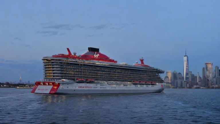 Brilliant Lady departing New York City at dusk