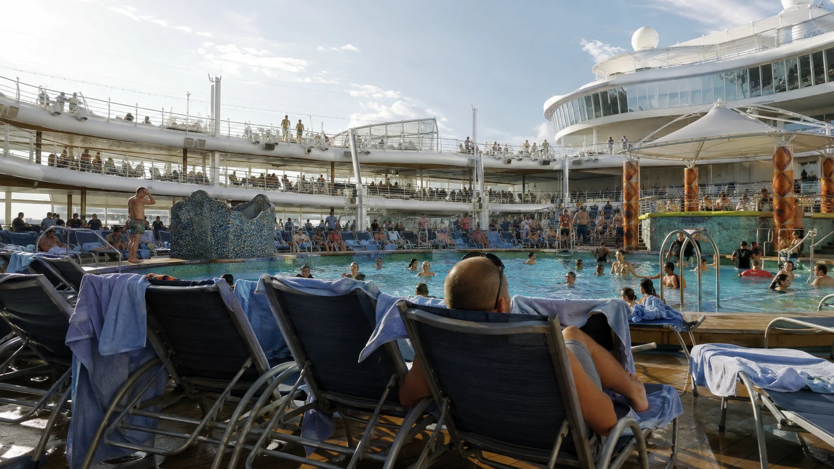 Allure of the Seas - Main Pool