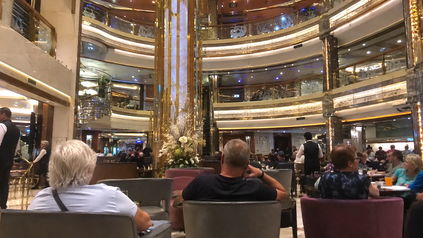 Britannia - Lobby Moment