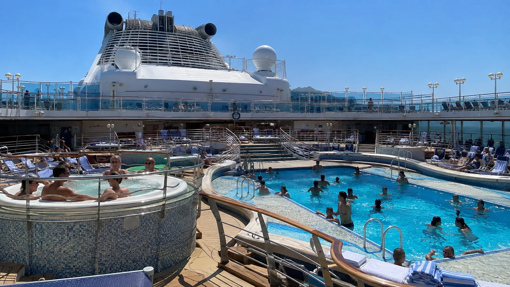 Diamond Princess, Pool Deck