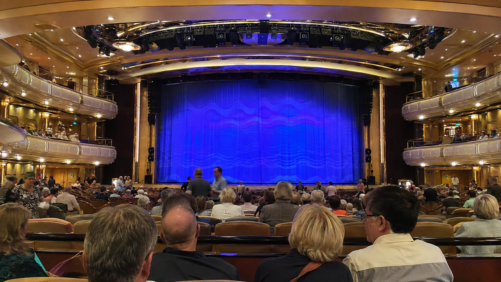 Diamond Princess, Theatre