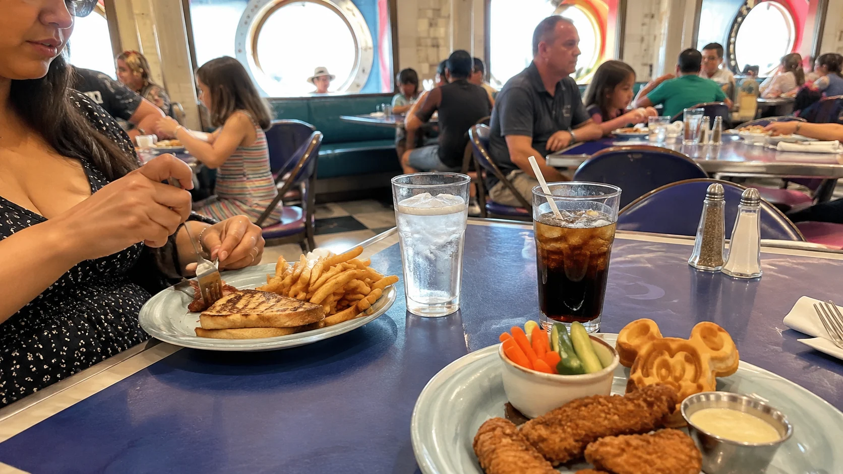 Disney Magic : Casual Dining