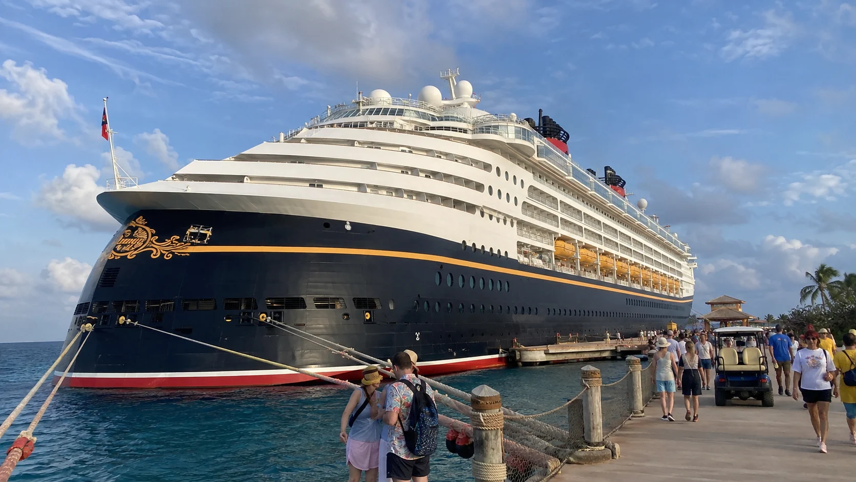 Disney Magic : Harbor Arrival