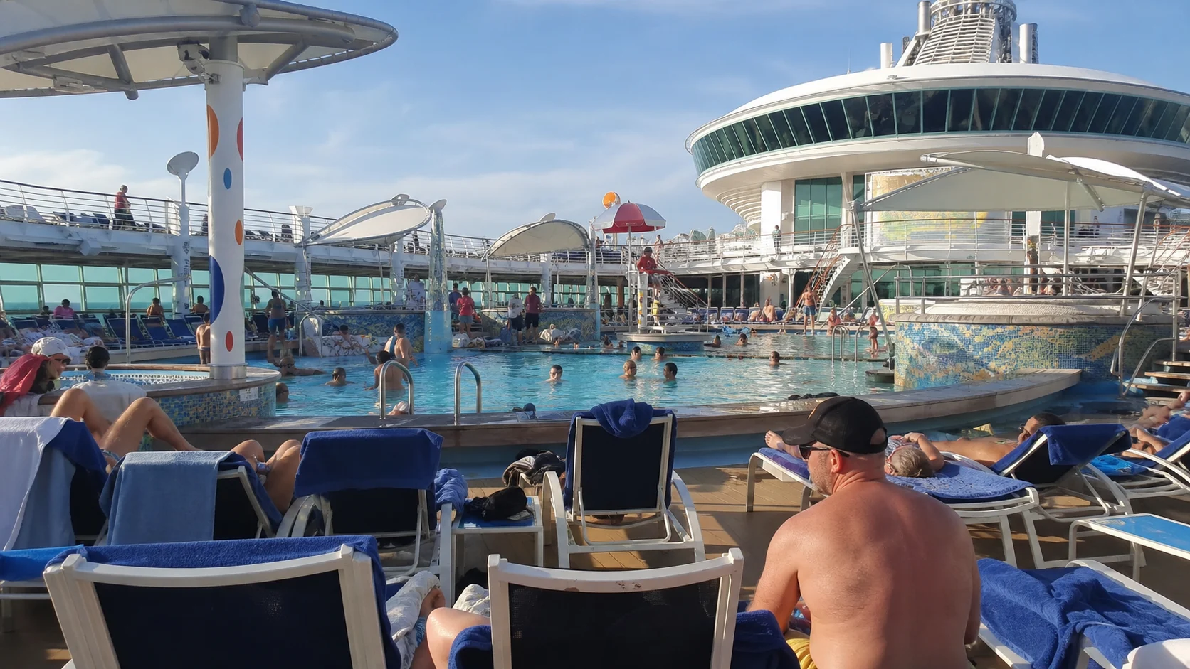 Independence of the Seas: Main Pool