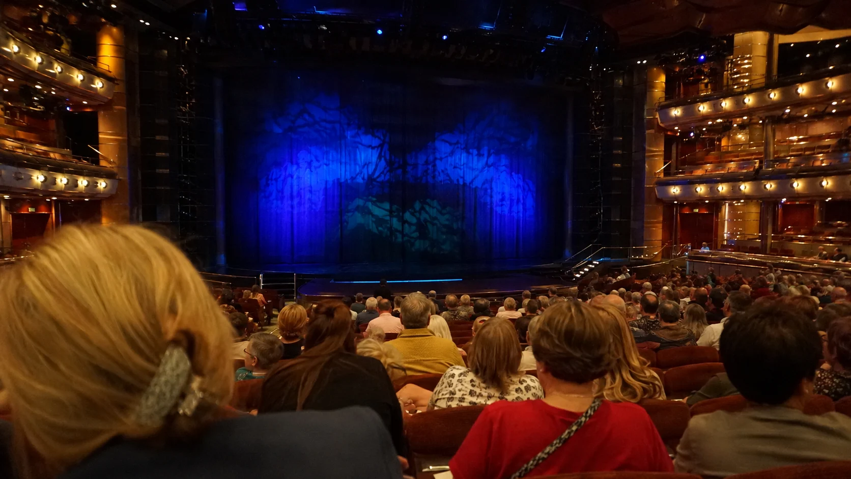 Mariner of the Seas, Evening Entertainment