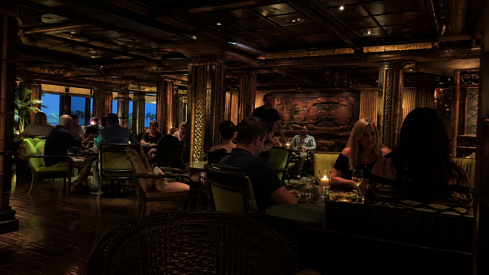 Mariner of the Seas, Lounge Evening