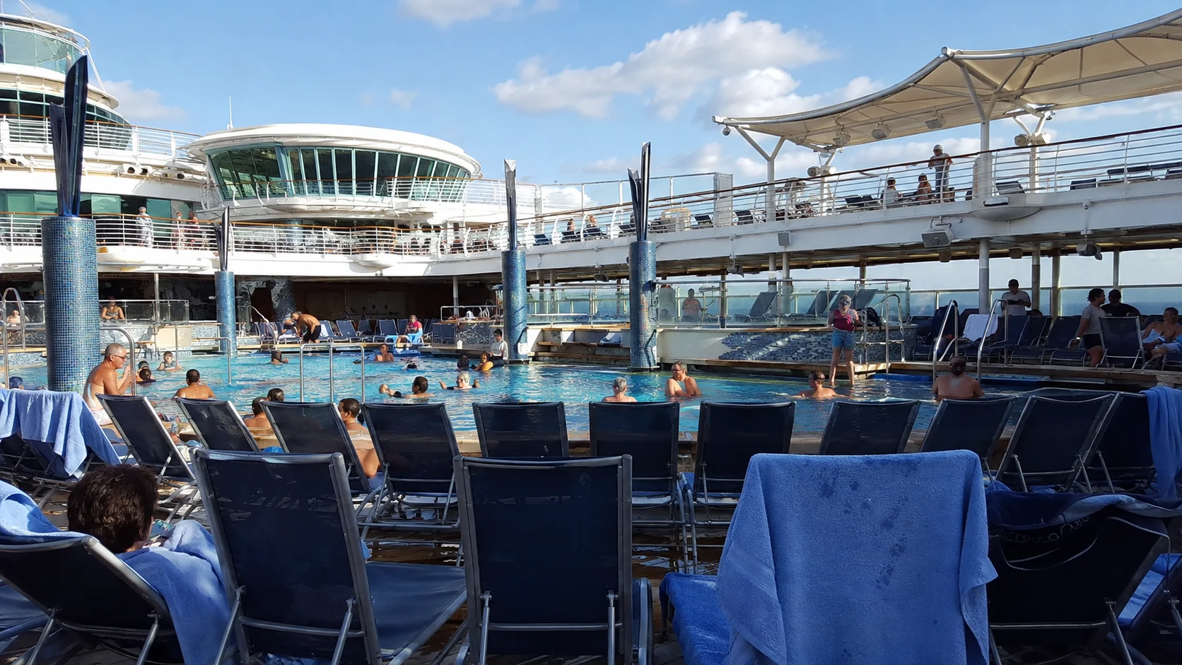 Mariner of the Seas, Main Pool