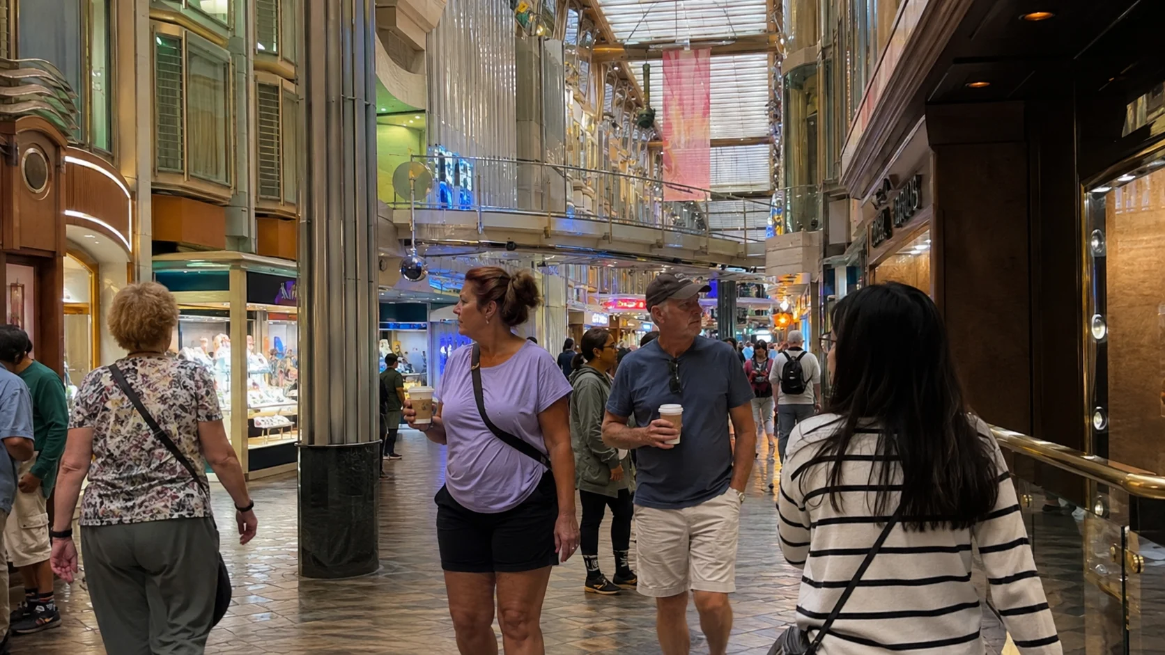 Mariner of the Seas, Royal Promenade