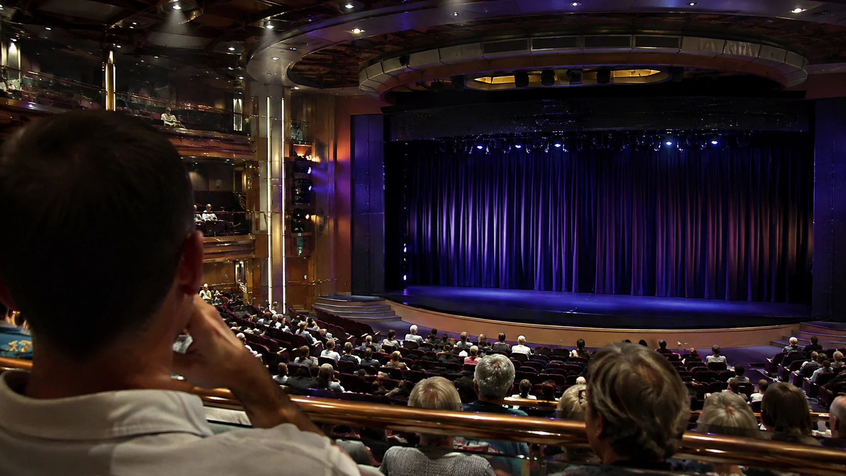 Navigator of the Seas : Evening Entertainment