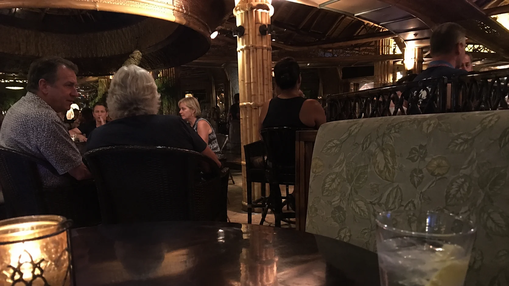 Navigator of the Seas : Lounge Evening