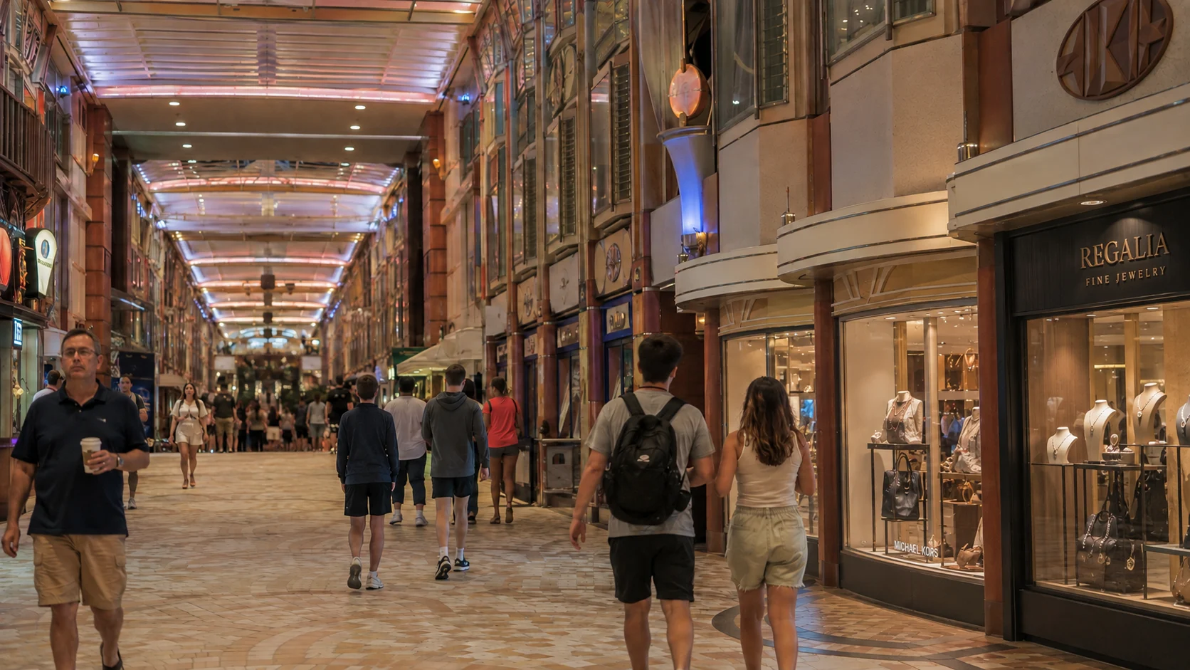Navigator of the Seas : Royal Promenade