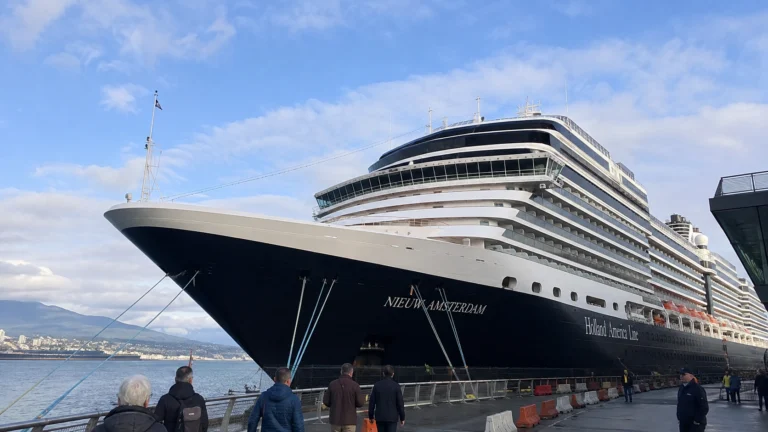 Nieuw Amsterdam — Harbor Arrival