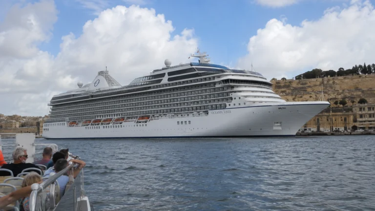 Oceania Vista — Recognizable Port