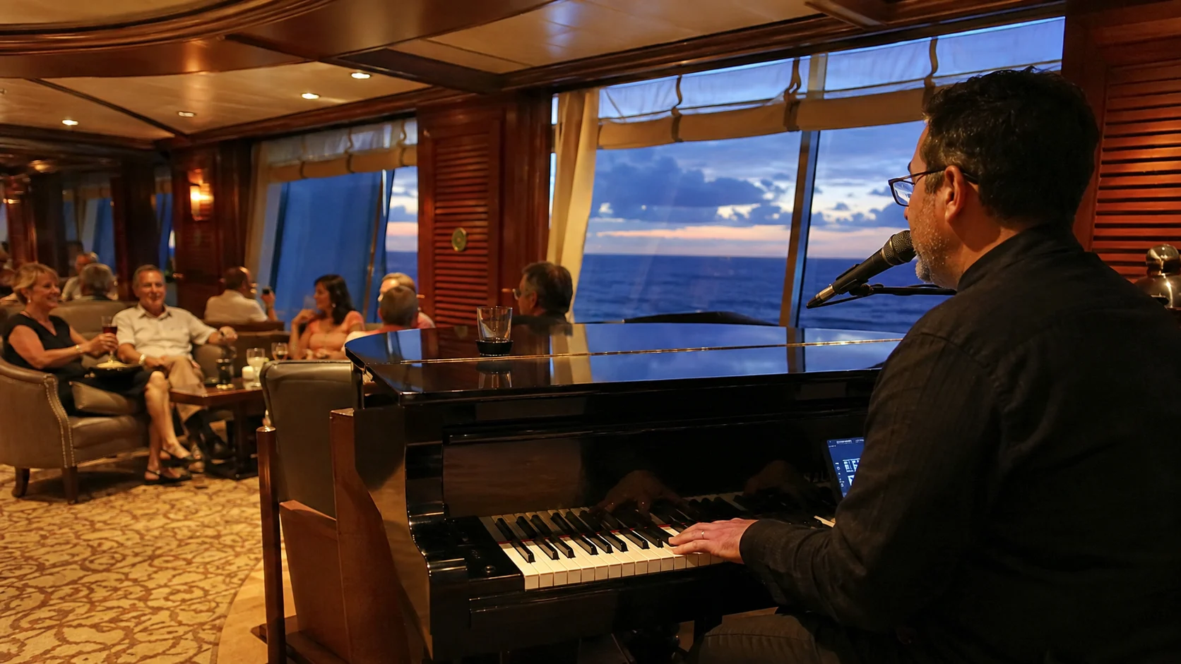 Pianist performing in Schooner Bar aboard Radiance of the Seas