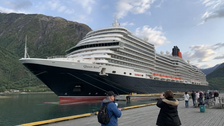 Queen Anne — Harbor Arrival