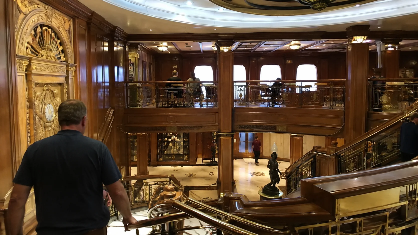 Queen Elizabeth : Atrium