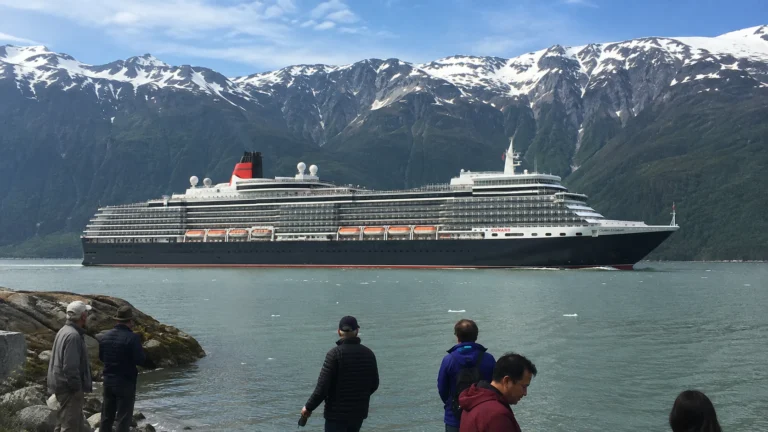 Queen Elizabeth — Coastal Sailaway