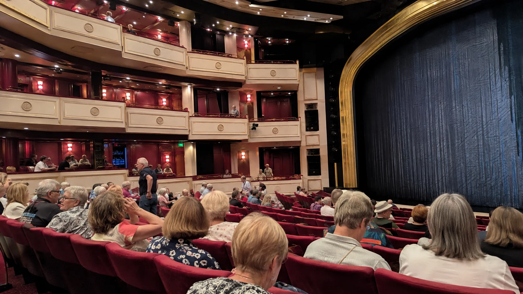 Queen Elizabeth : Theatre