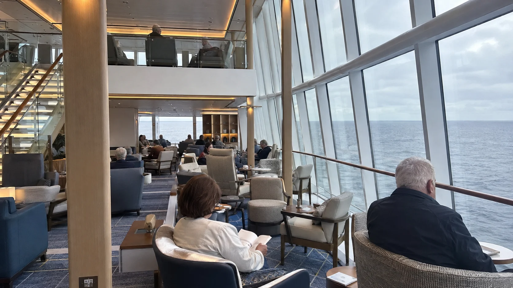 Viking Mira: Explorers Lounge