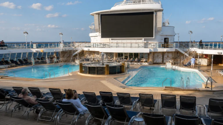 Main pool deck on Majestic Princess