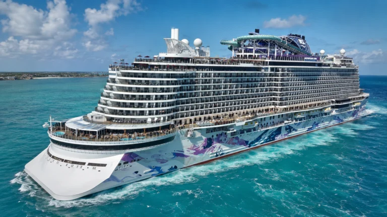 Norwegian Luna sailing through turquoise water