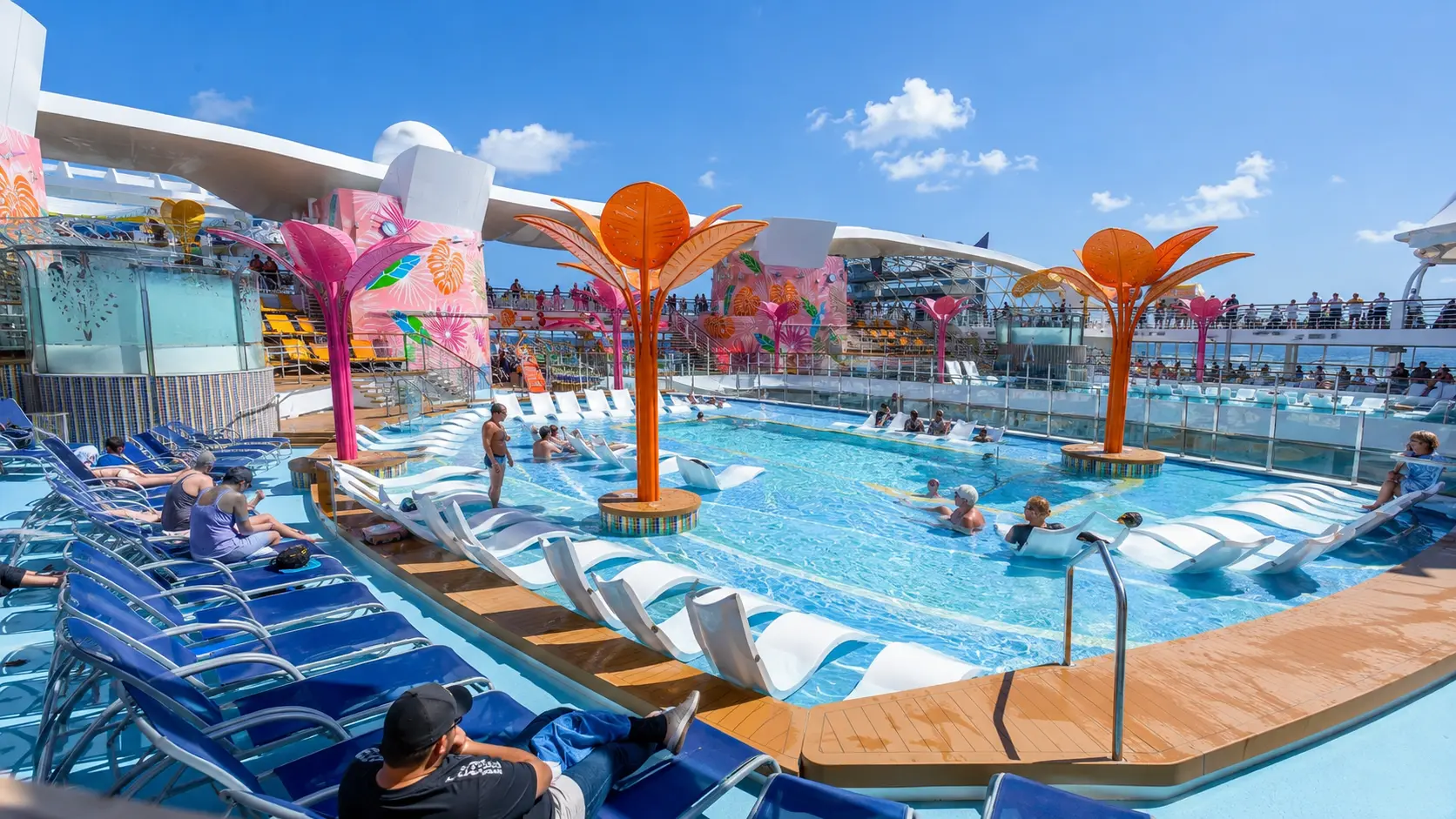 Main pool deck on Wonder of the Seas