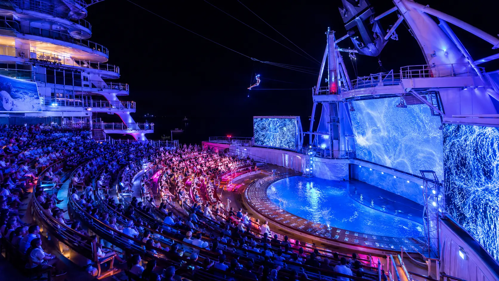 AquaTheater at the stern of Wonder of the Seas