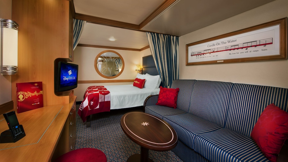 Deluxe Inside stateroom layout representative of Disney Magic and Disney Wonder